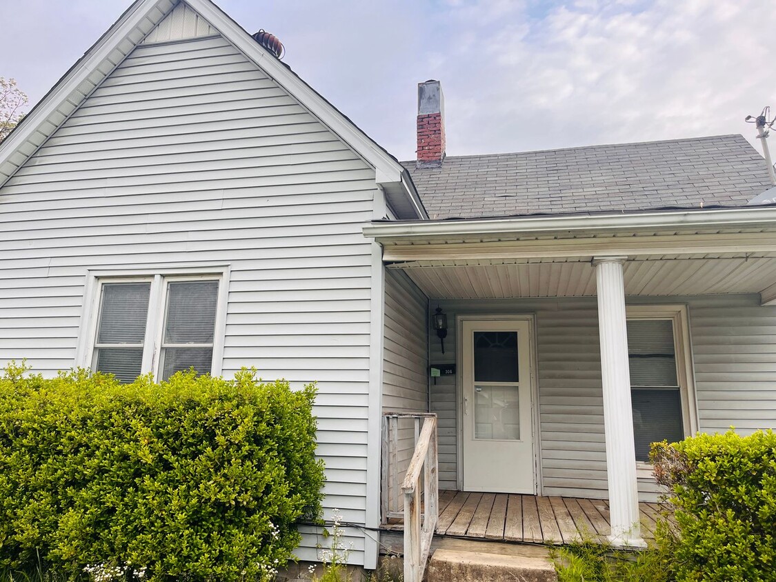Primary Photo - Two Bedroom Home Downtown Corbin, KY