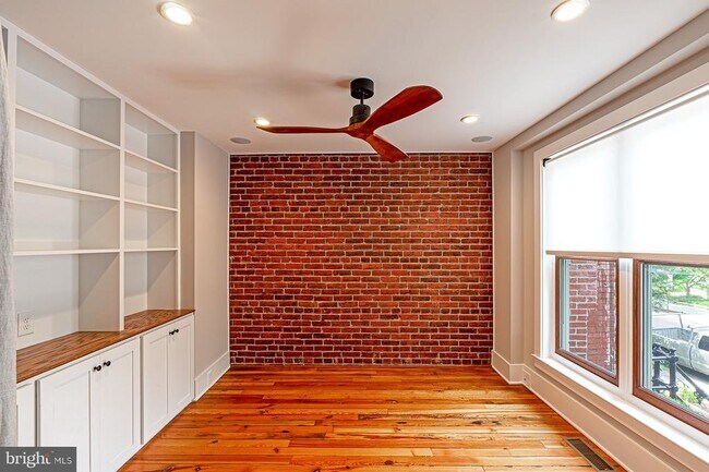 Foto del edificio - 325 D St SE