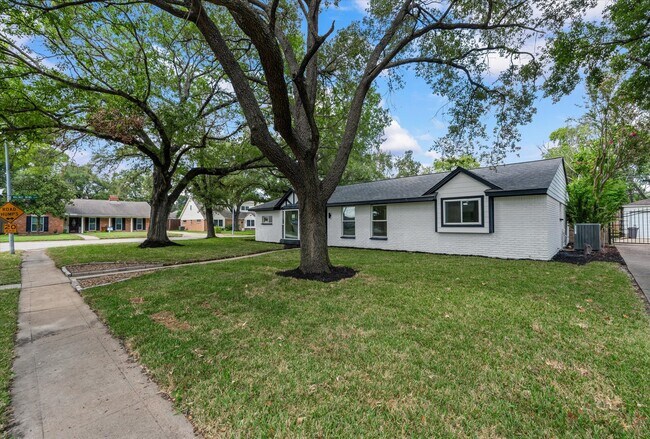 Foto del edificio - 10730 Wickersham Ln