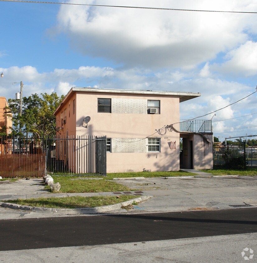 1221 NW 61st St, Miami, FL 33142 - 1221 NW 61st St Miami, FL 33142 ...