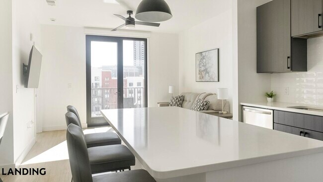 Building Photo - 1007 S Mint St