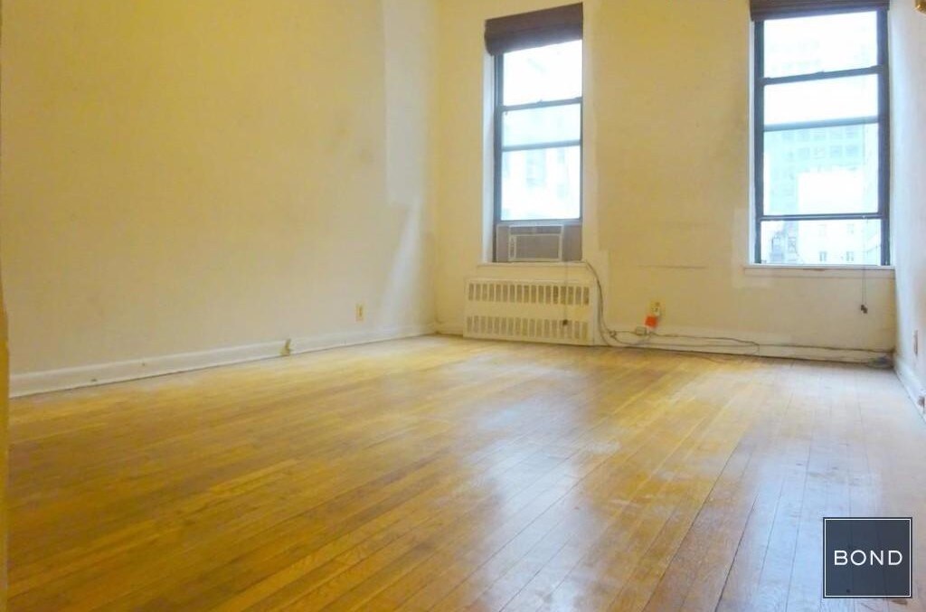 Primary Photo - 665 Lexington Ave