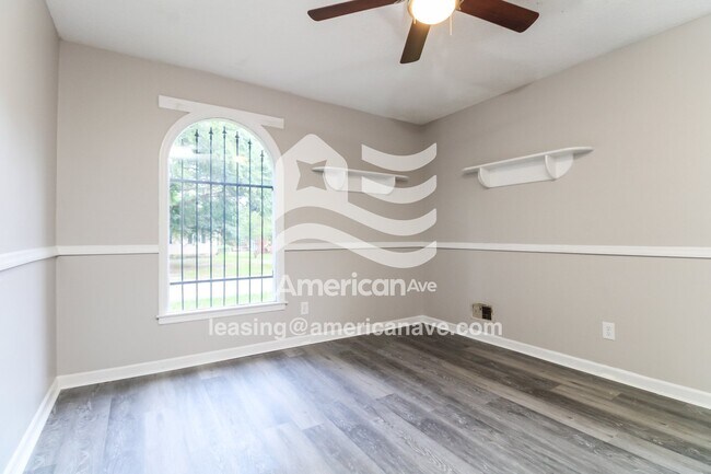 Foto del edificio - 410 Ravenscroft Rd