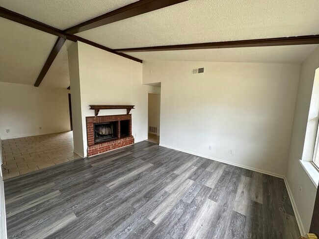 Foto del edificio - 3125 Dentwood Terrace