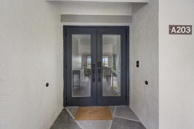 Building Photo - 11223 Pond View Dr