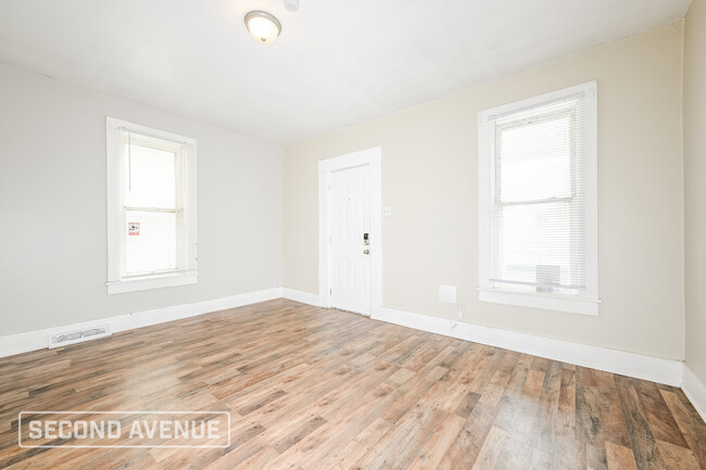 Foto del edificio - 832 Crest Ave