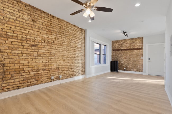 Building Photo - 7421 N Clark St