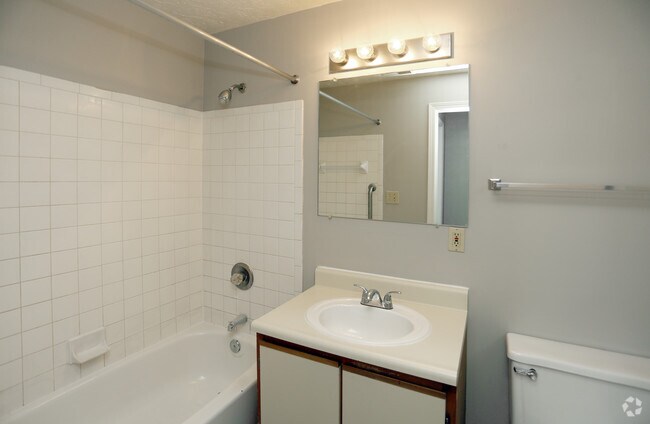 Baño/2HAB, 1BA - 845 ft² - Deerfield Commons Apartments