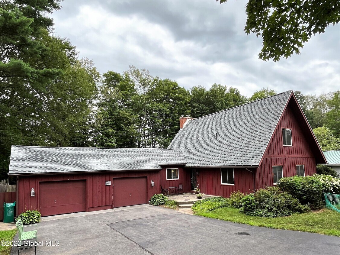 Primary Photo - 373 Northern Pines Rd
