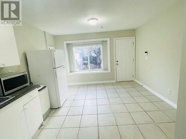 Photo du bâtiment - 552 E 45th Ave