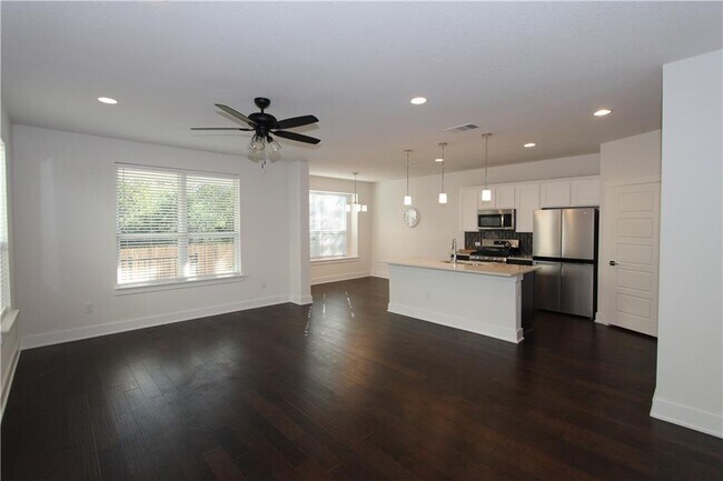 Foto del edificio - 589 Peace Dr