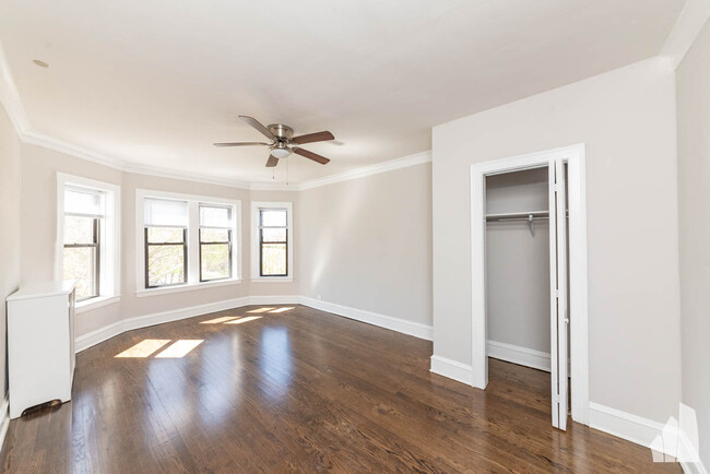 Building Photo - 5075 N Wolcott Ave