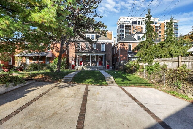 Building Photo - 634 Neil Ave