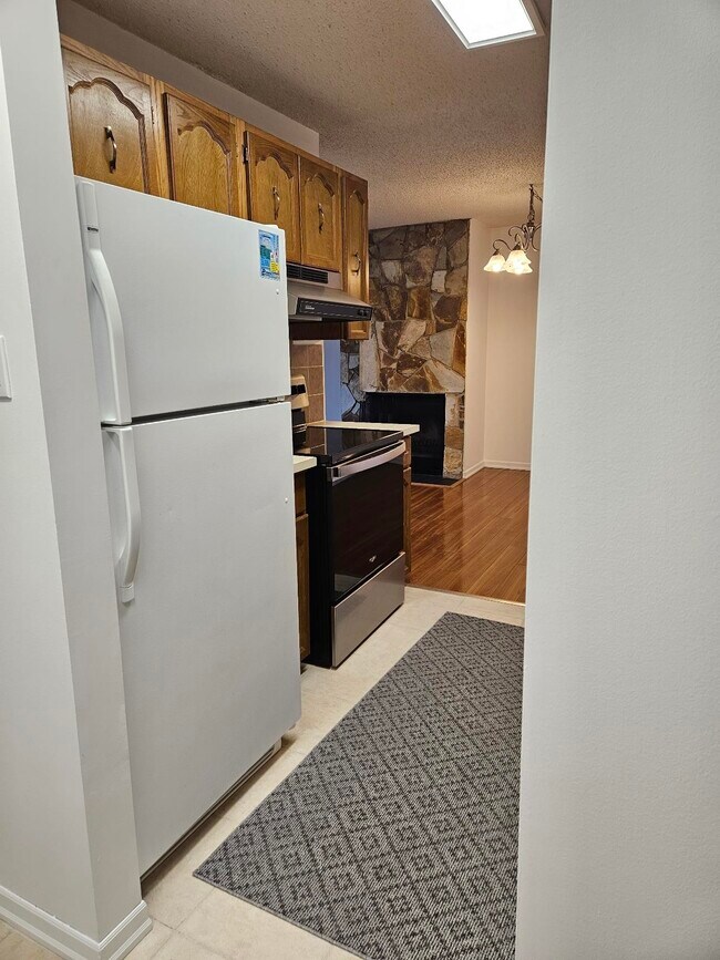 Building Photo - 3 Bed 1.5 Bath Unit in Edmonton, AB