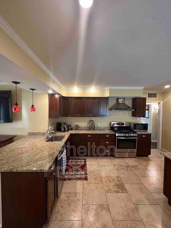 Foto del edificio - 2026 N Laurel Ave