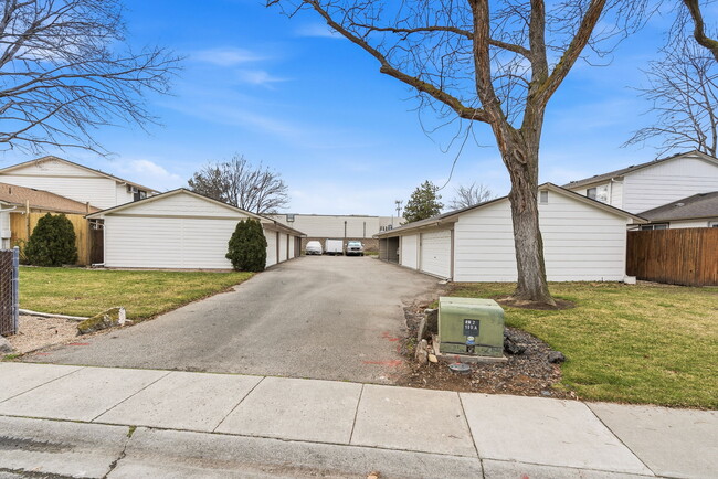 Building Photo - 8443 W Rifleman St