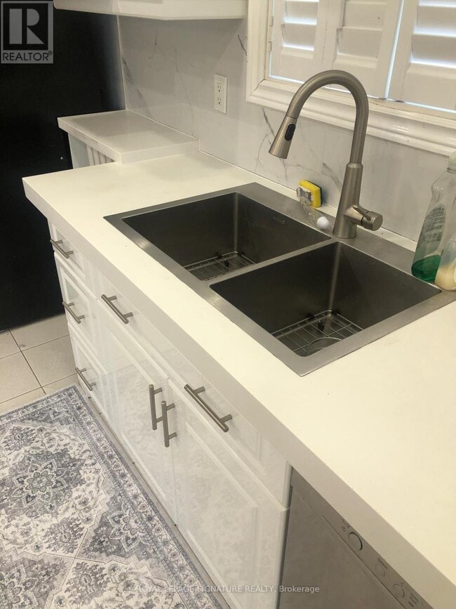 Building Photo - 216 Donlands Ave