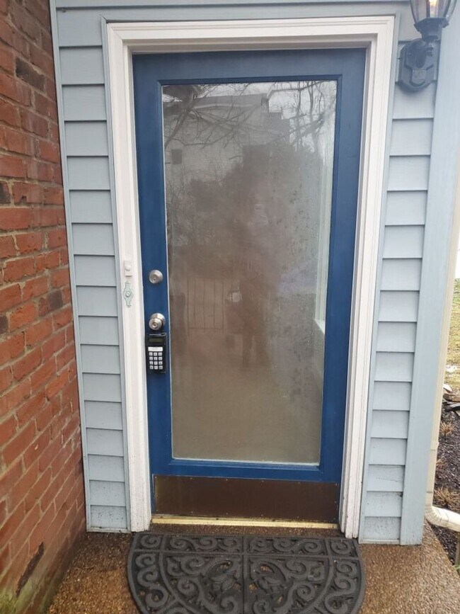 Building Photo - *** MOVE IN SPECIAL *** Cozy Two Bedroom i...