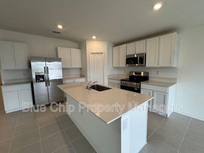 Building Photo - 2279 Green Valley St