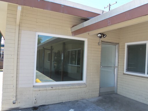 Building Photo - 846 W Lodi Ave