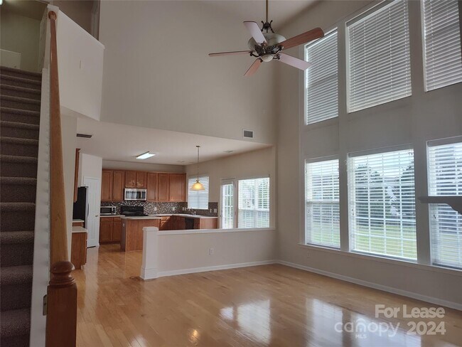 Building Photo - 10804 Fountaingrove Dr