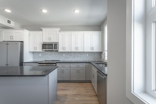 Foto del edificio - 7175 Garden Grove Way