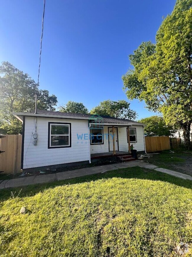 Building Photo - 2142 Volga Ave