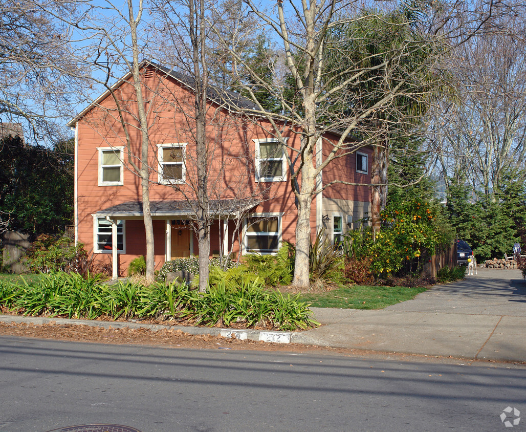 Building Photo - 212 Woodland Ave