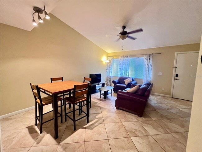 Building Photo - 2508 SW 35th Pl