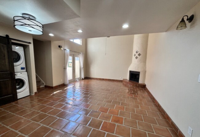 Foto del edificio - 7023 E 4th St