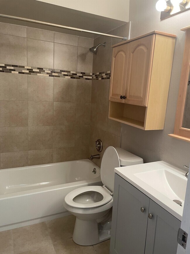 Foto del edificio - 223 Arbor Cir
