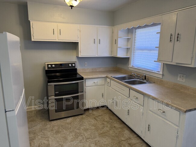 Building Photo - 3428 Fern Lea Rd