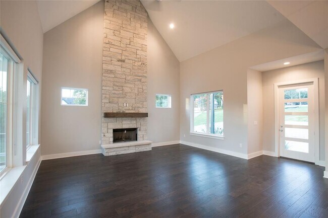 Foto del edificio - 3018 Sunridge Dr