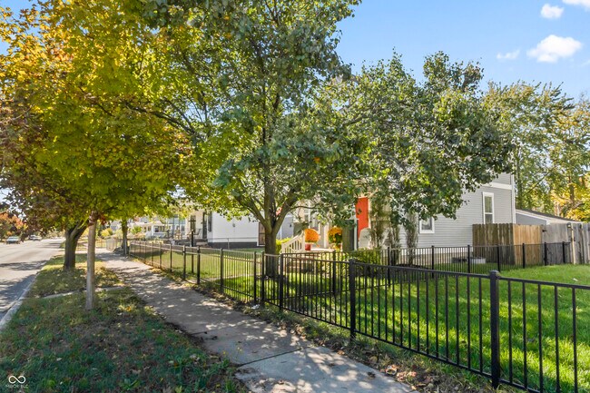 Foto del edificio - 2410 N College Ave