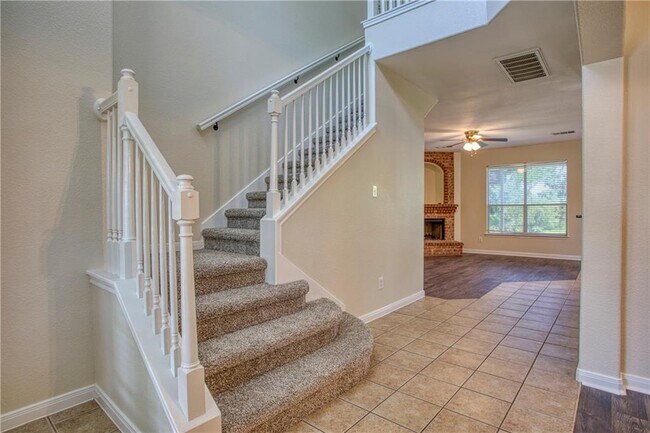 Foto del edificio - 1107 Middle Brook Dr