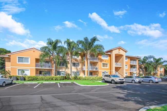 Building Photo - 281 SW Palm Dr