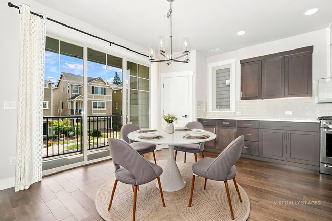 Building Photo - Spacious 4-Bedroom Townhome in Lake Stickney – Lynnwood- Available NOW for RENT