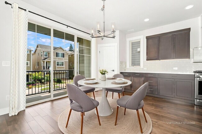 Foto del edificio - Spacious 4-Bedroom Townhome in Lake Stickney – Lynnwood- Available NOW for RENT
