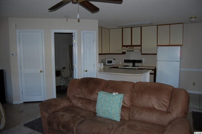 Building Photo - 4353 Spa Dr
