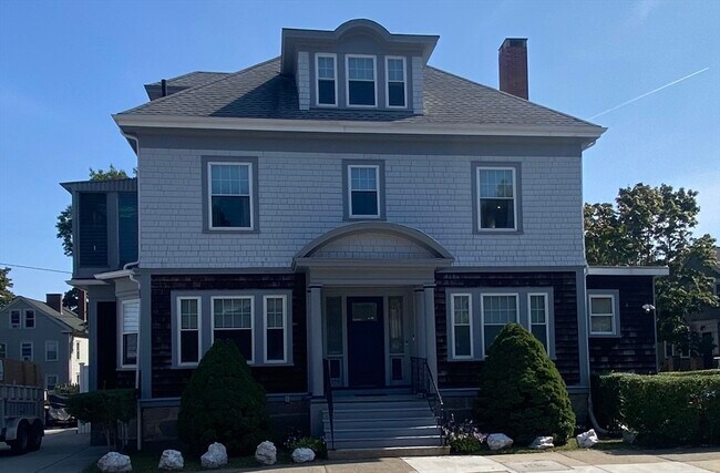 Building Photo - 596 County St