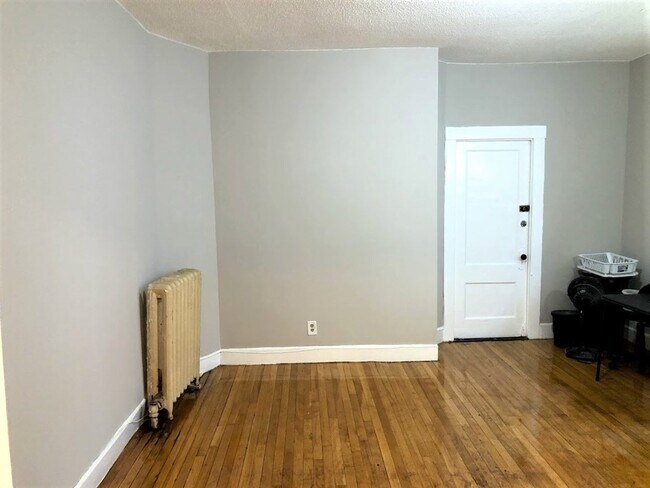 Building Photo - 32 Reedsdale St