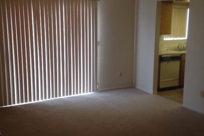 Building Photo - 757 W Putnam Ave