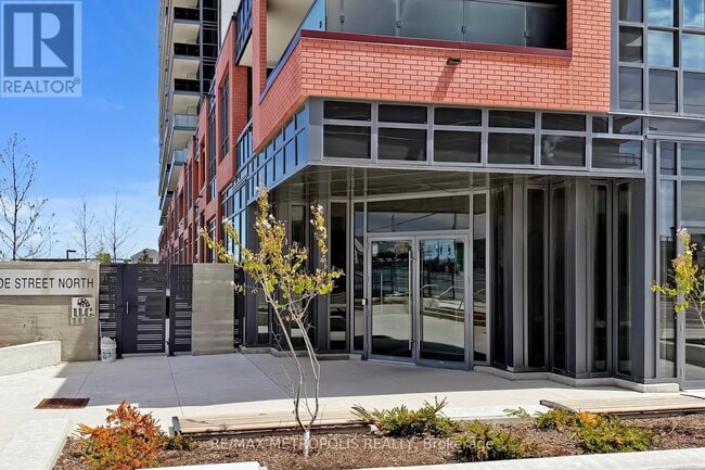 Photo du bâtiment - 2545-2545 Simcoe St N