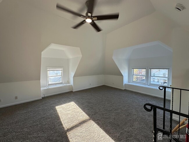 Building Photo - 511 Grove St