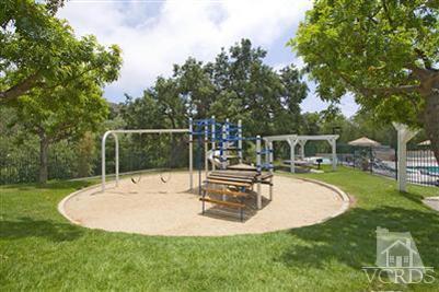Building Photo - Oak Park Executive Home
