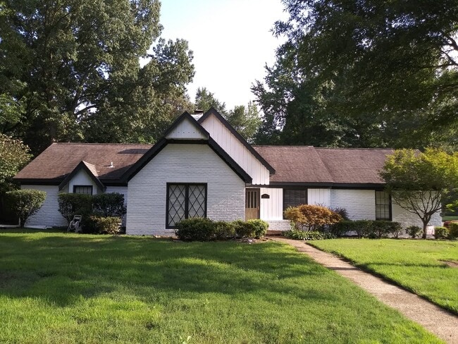Front - 8501 Buckthorn Dr
