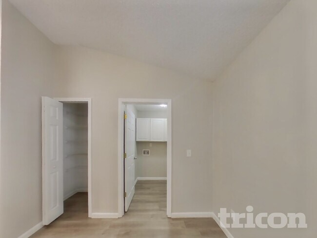 Foto del edificio - 9671 Watershed Dr S