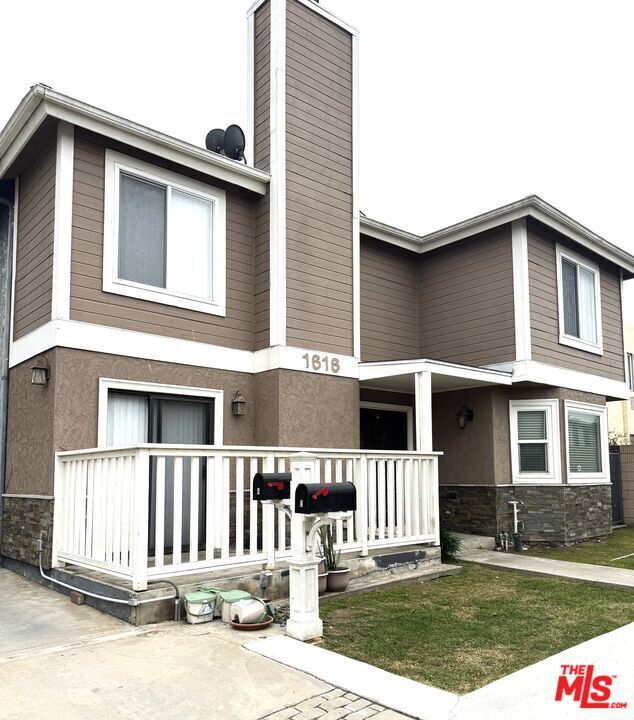 Foto principal - 1616 W 206th St