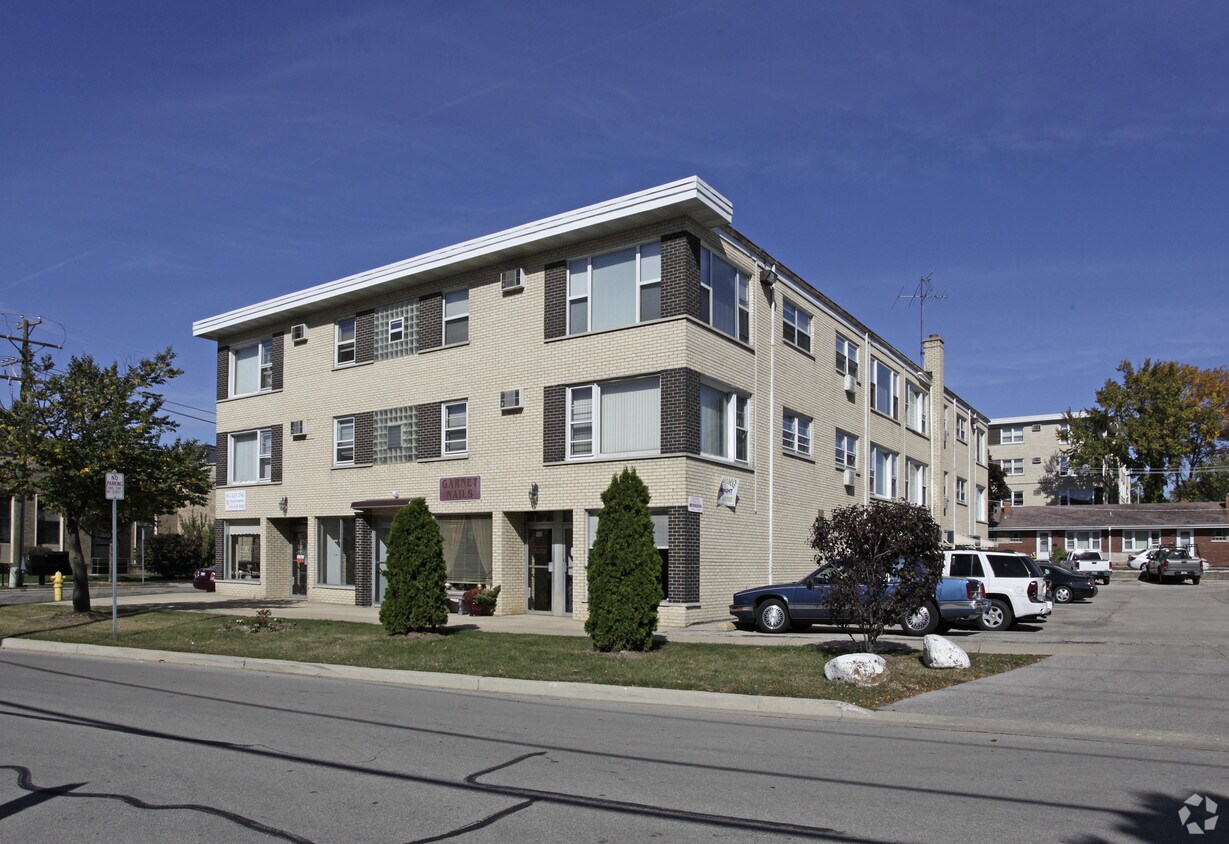 906914 Curtiss St, Downers Grove, IL 60515 Apartments in Downers