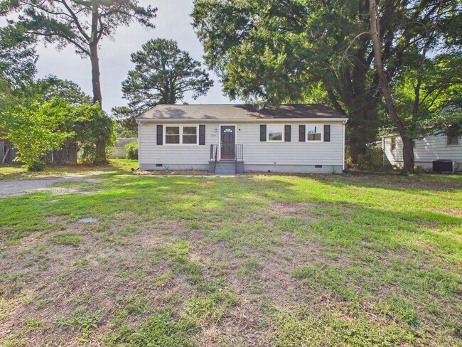 Building Photo - 1124 Hollister Ave